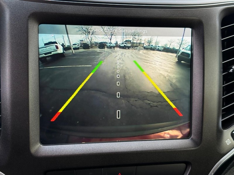 Jeep Cherokee Vehicle Full-screen Gallery Image 25