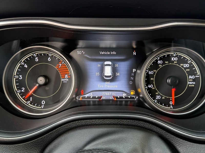 Jeep Cherokee Vehicle Full-screen Gallery Image 29