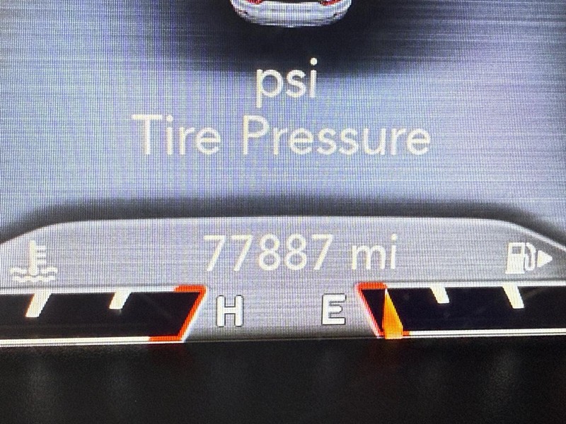 Jeep Cherokee Vehicle Full-screen Gallery Image 30