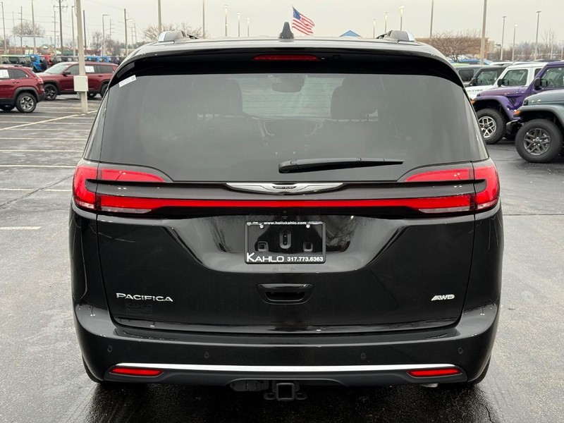 Chrysler Pacifica Vehicle Full-screen Gallery Image 4
