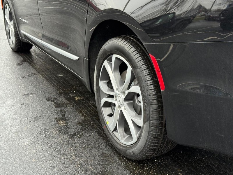 Chrysler Pacifica Vehicle Full-screen Gallery Image 6