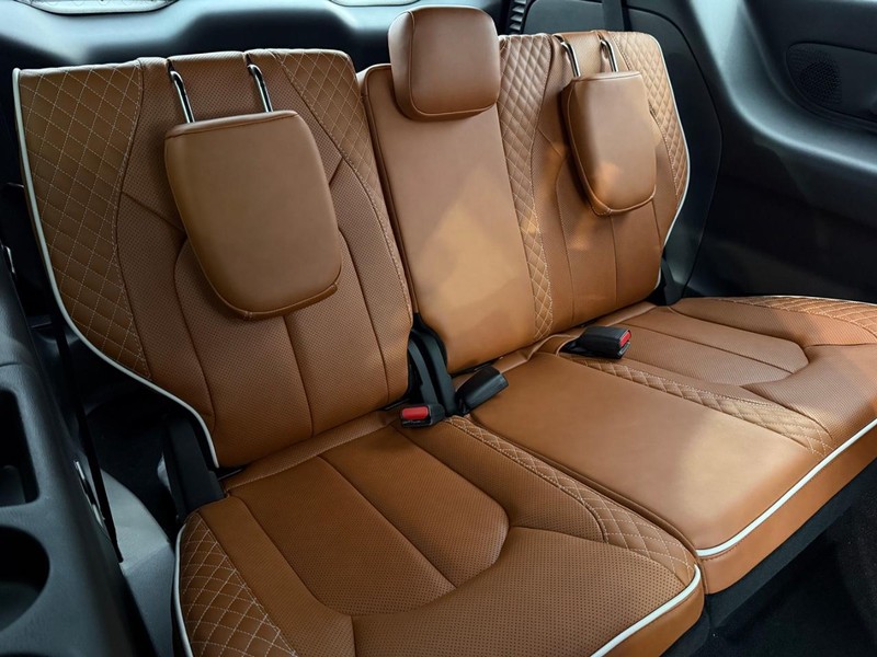 Chrysler Pacifica Vehicle Full-screen Gallery Image 14