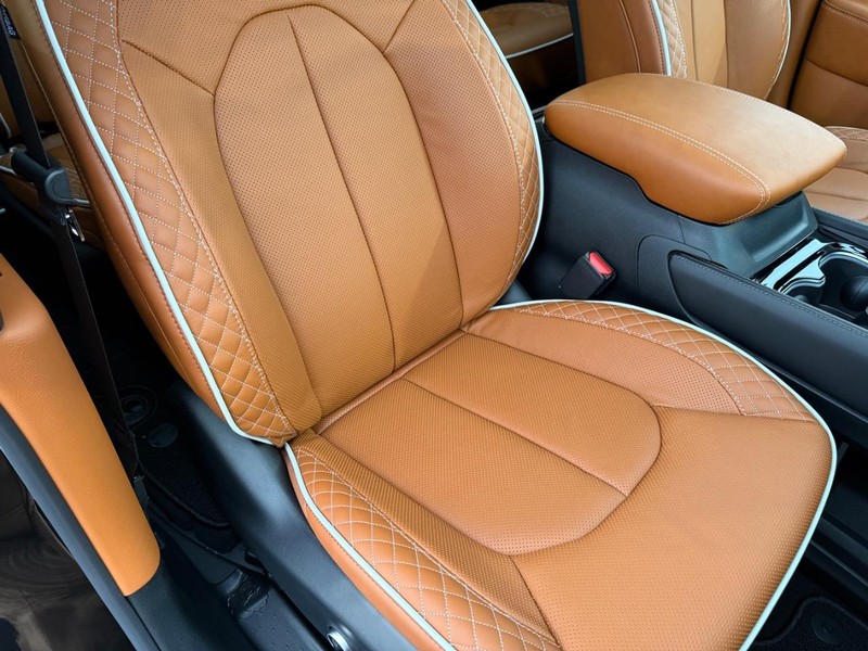 Chrysler Pacifica Vehicle Full-screen Gallery Image 19