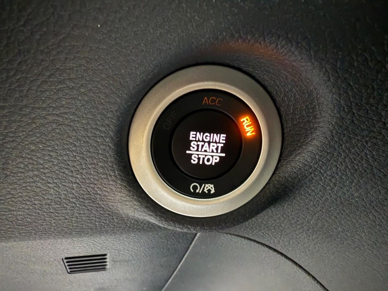 Chrysler Pacifica Vehicle Full-screen Gallery Image 25