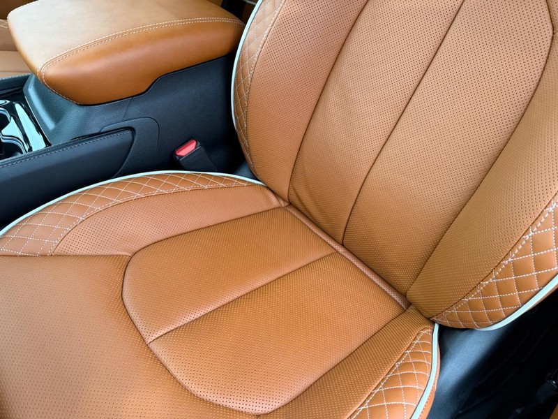 Chrysler Pacifica Vehicle Full-screen Gallery Image 33