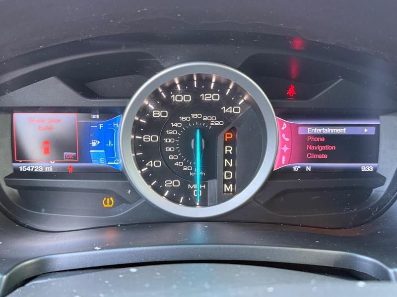 Ford Explorer Vehicle Full-screen Gallery Image 27