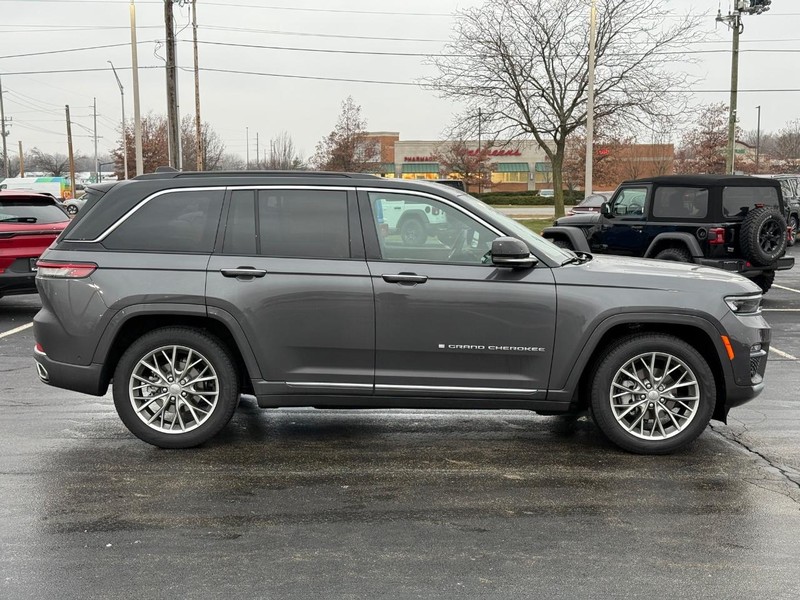 Jeep Grand Cherokee Vehicle Full-screen Gallery Image 2