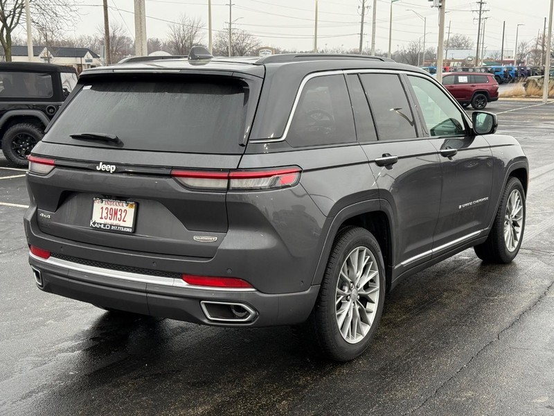 Jeep Grand Cherokee Vehicle Full-screen Gallery Image 3
