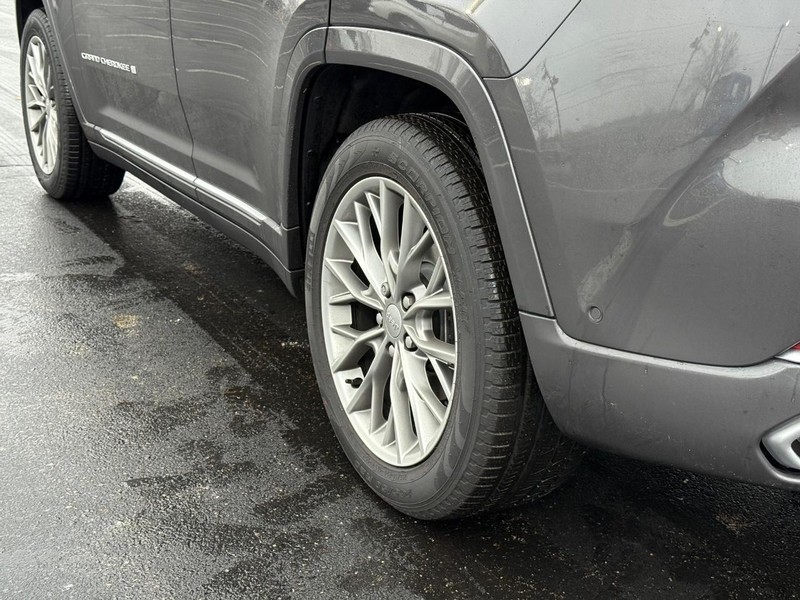 Jeep Grand Cherokee Vehicle Full-screen Gallery Image 6