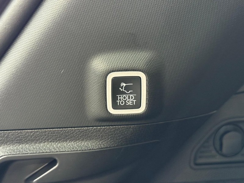 Jeep Grand Cherokee Vehicle Full-screen Gallery Image 8