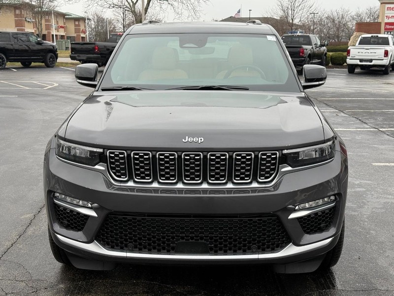 Jeep Grand Cherokee Vehicle Full-screen Gallery Image 11