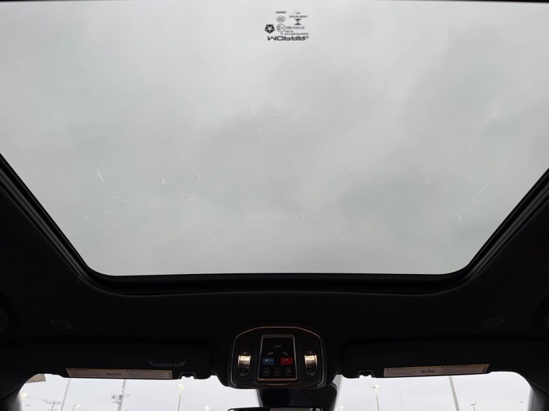 Jeep Grand Cherokee Vehicle Full-screen Gallery Image 14