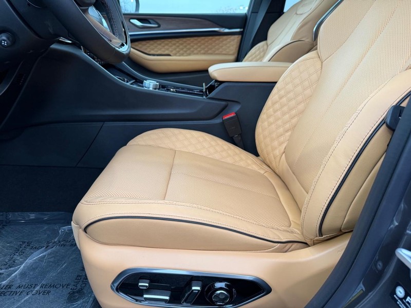 Jeep Grand Cherokee Vehicle Full-screen Gallery Image 20