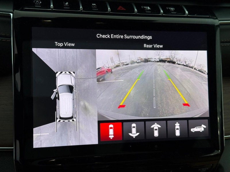 Jeep Grand Cherokee Vehicle Full-screen Gallery Image 27