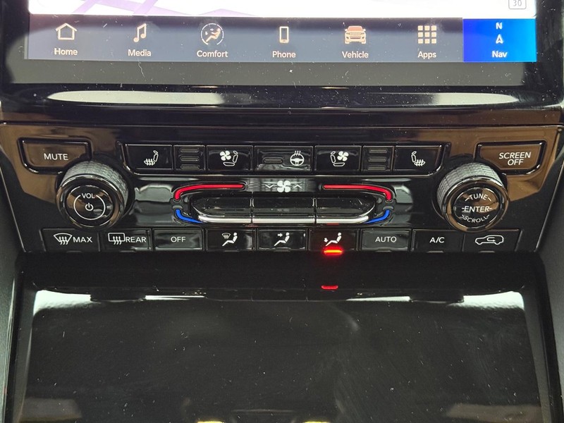 Jeep Grand Cherokee Vehicle Full-screen Gallery Image 28