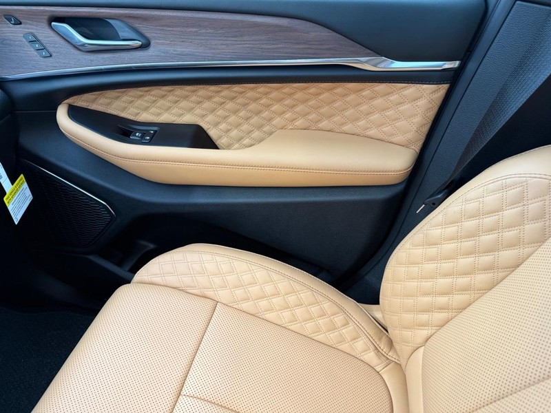 Jeep Grand Cherokee Vehicle Full-screen Gallery Image 30