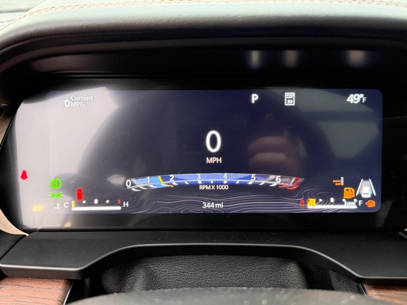 Jeep Grand Cherokee Vehicle Full-screen Gallery Image 32