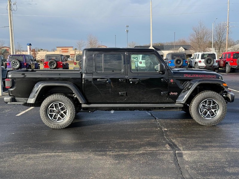 Jeep Gladiator Vehicle Full-screen Gallery Image 2