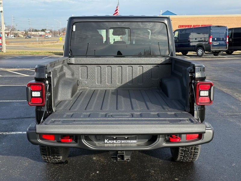 Jeep Gladiator Vehicle Full-screen Gallery Image 7