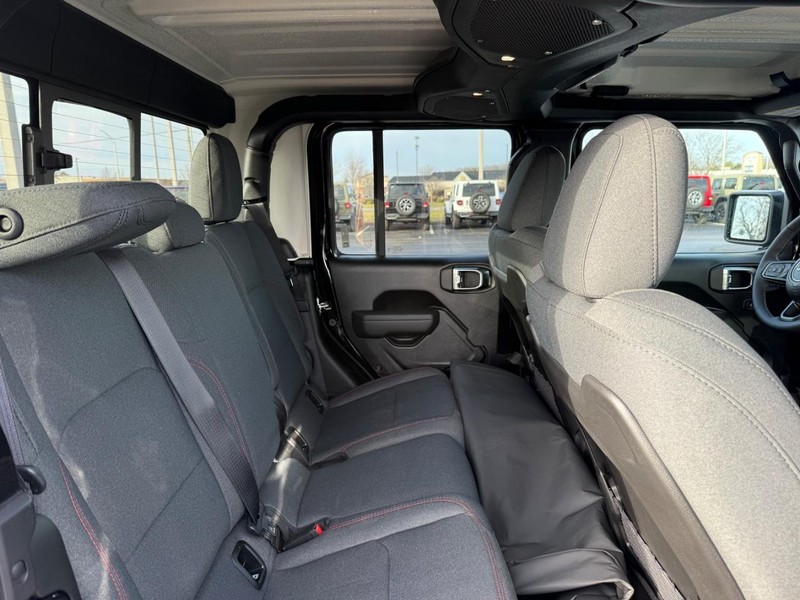 Jeep Gladiator Vehicle Full-screen Gallery Image 10