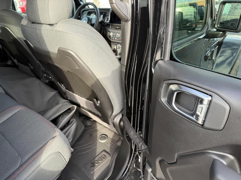 Jeep Gladiator Vehicle Full-screen Gallery Image 11