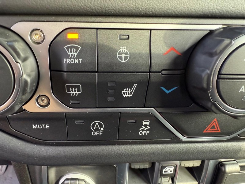 Jeep Gladiator Vehicle Full-screen Gallery Image 22