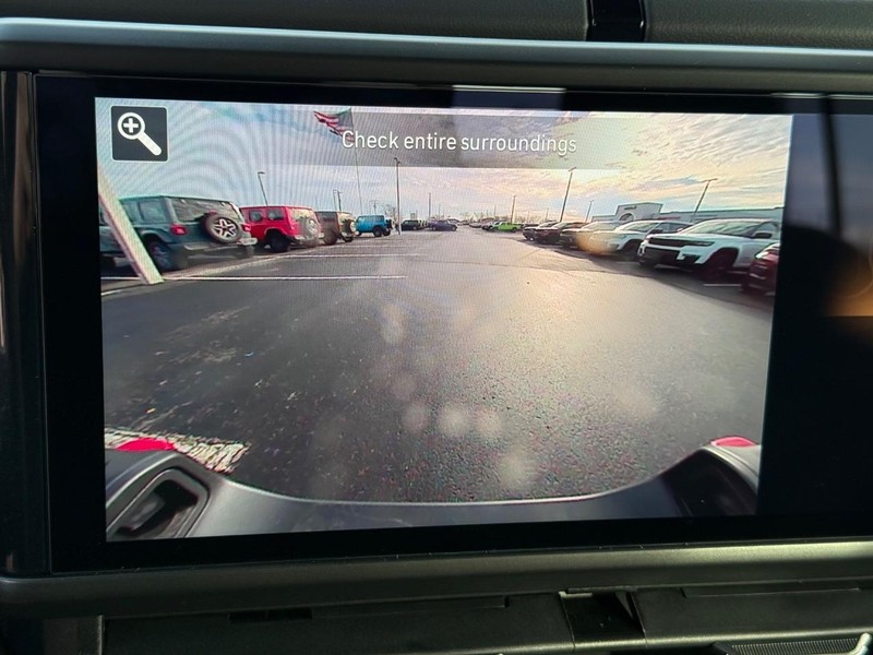 Jeep Gladiator Vehicle Full-screen Gallery Image 24