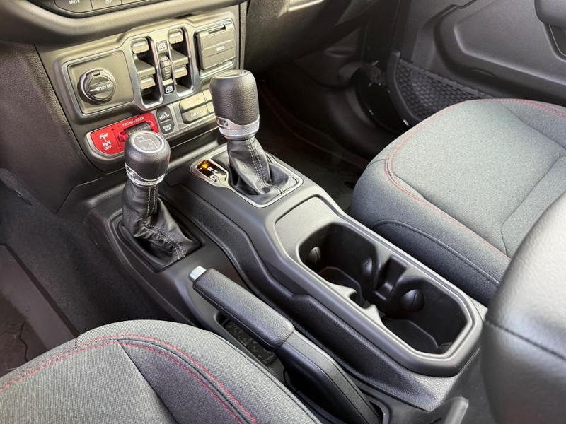 Jeep Gladiator Vehicle Full-screen Gallery Image 26