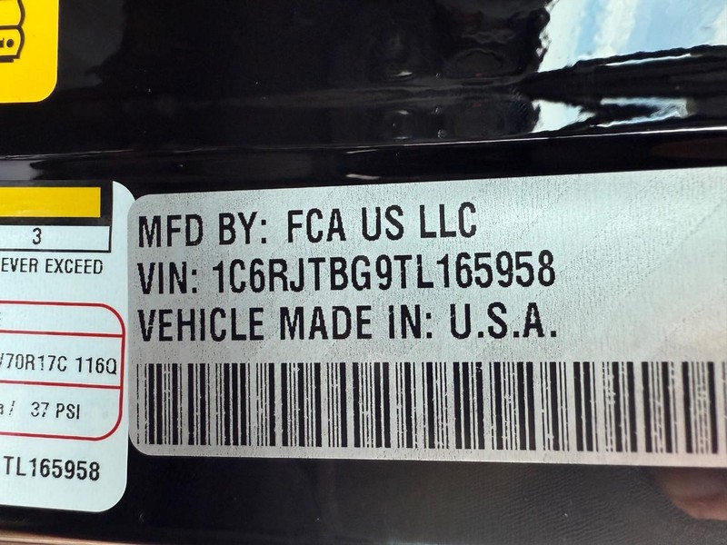 Jeep Gladiator Vehicle Full-screen Gallery Image 31