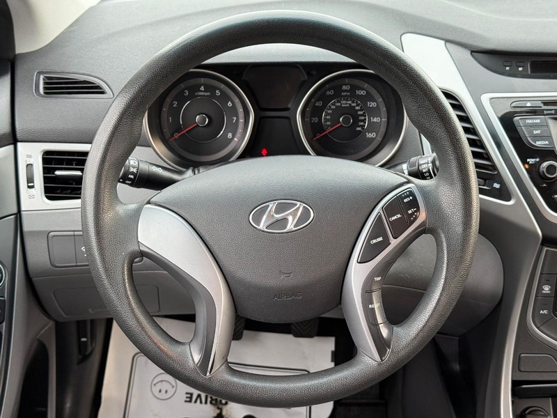 Hyundai Elantra Vehicle Full-screen Gallery Image 14