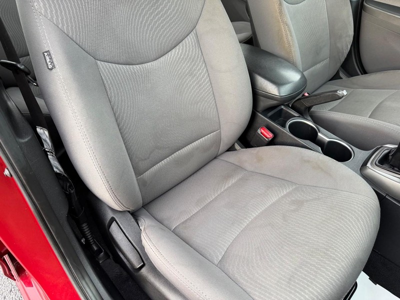 Hyundai Elantra Vehicle Full-screen Gallery Image 16