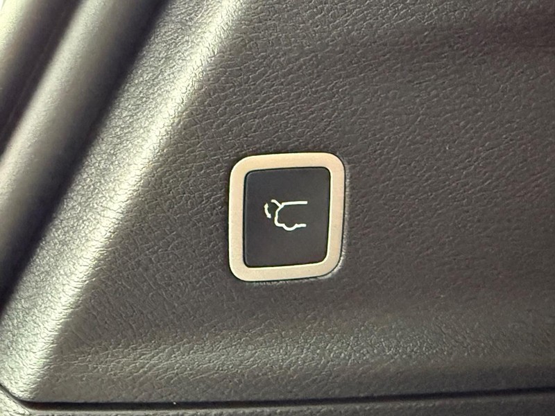 Chrysler Pacifica Vehicle Full-screen Gallery Image 8