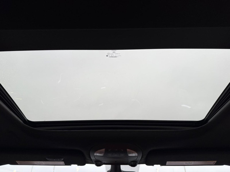 Chrysler Pacifica Vehicle Full-screen Gallery Image 15