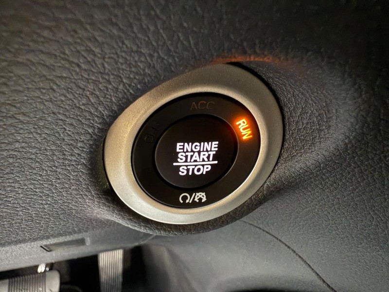 Chrysler Pacifica Vehicle Full-screen Gallery Image 25