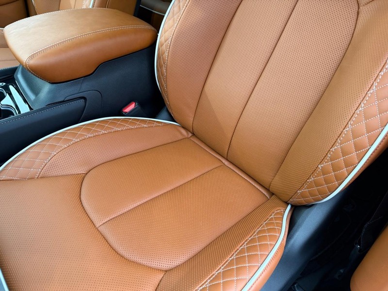 Chrysler Pacifica Vehicle Full-screen Gallery Image 33