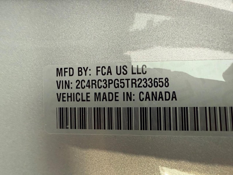 Chrysler Pacifica Vehicle Full-screen Gallery Image 34