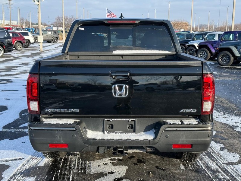Honda Ridgeline Vehicle Full-screen Gallery Image 04