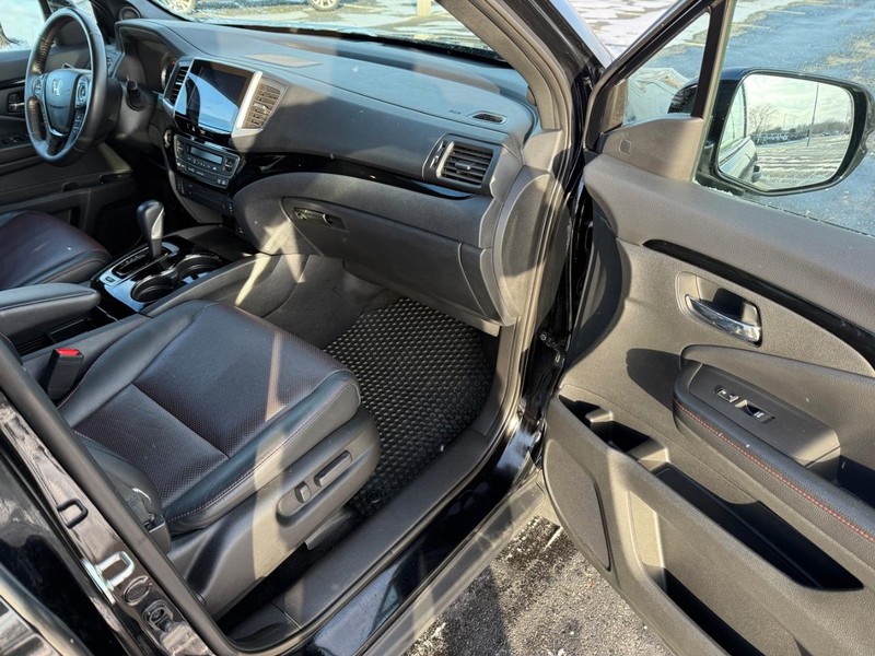 Honda Ridgeline Vehicle Full-screen Gallery Image 14