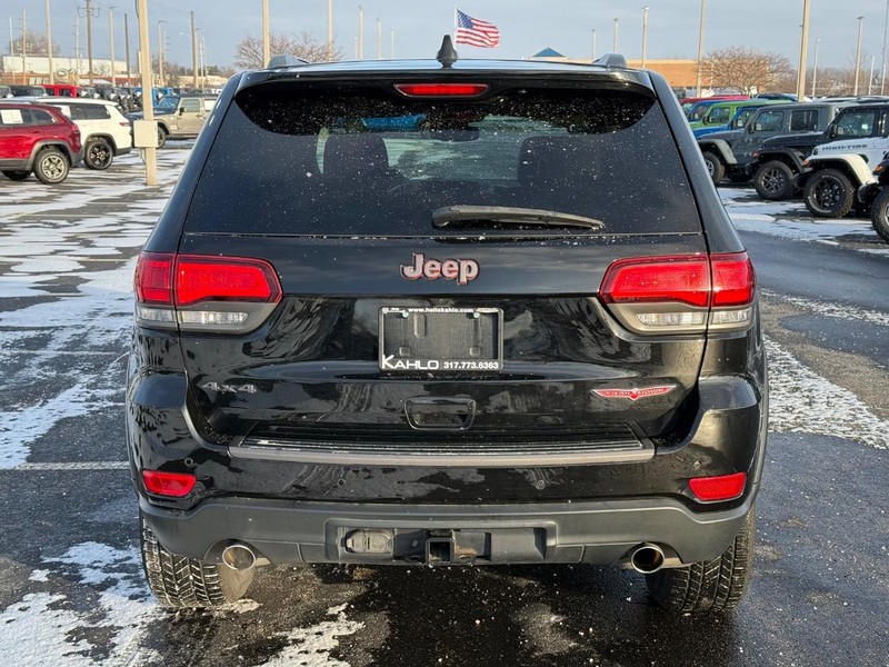 Jeep Grand Cherokee Vehicle Full-screen Gallery Image 04
