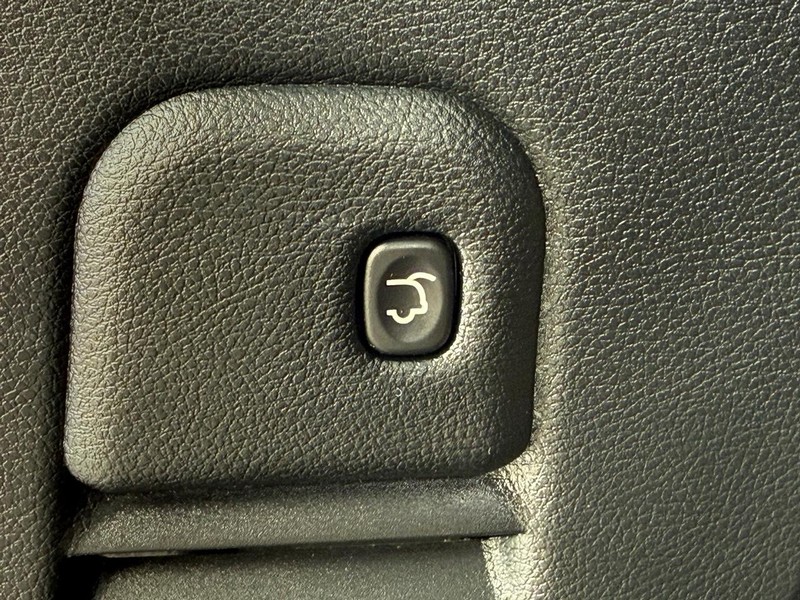 Jeep Grand Cherokee Vehicle Full-screen Gallery Image 08