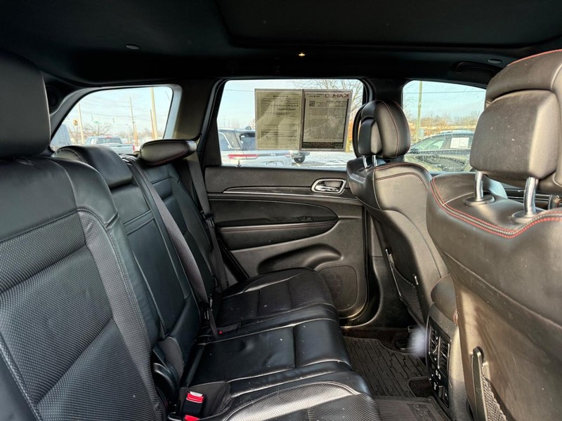 Jeep Grand Cherokee Vehicle Full-screen Gallery Image 11