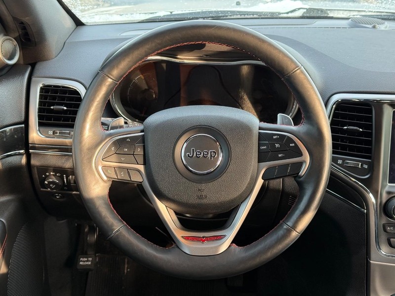 Jeep Grand Cherokee Vehicle Full-screen Gallery Image 13