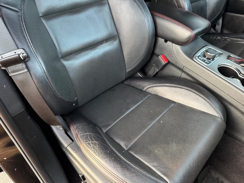 Jeep Grand Cherokee Vehicle Full-screen Gallery Image 15