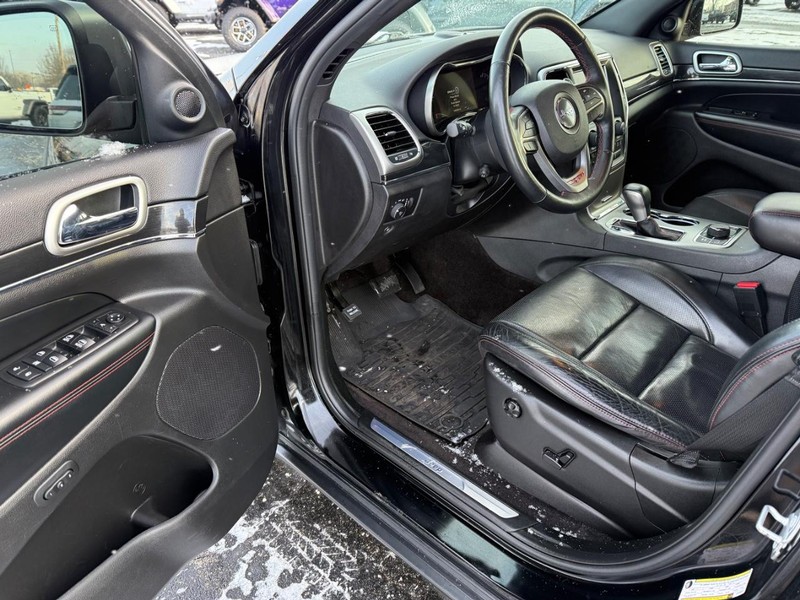 Jeep Grand Cherokee Vehicle Full-screen Gallery Image 16