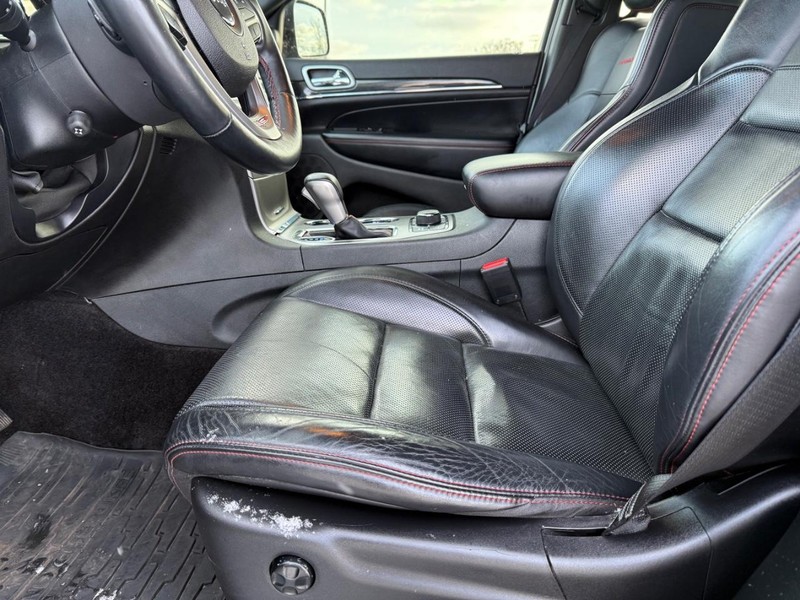 Jeep Grand Cherokee Vehicle Full-screen Gallery Image 17