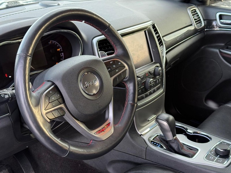 Jeep Grand Cherokee Vehicle Full-screen Gallery Image 18