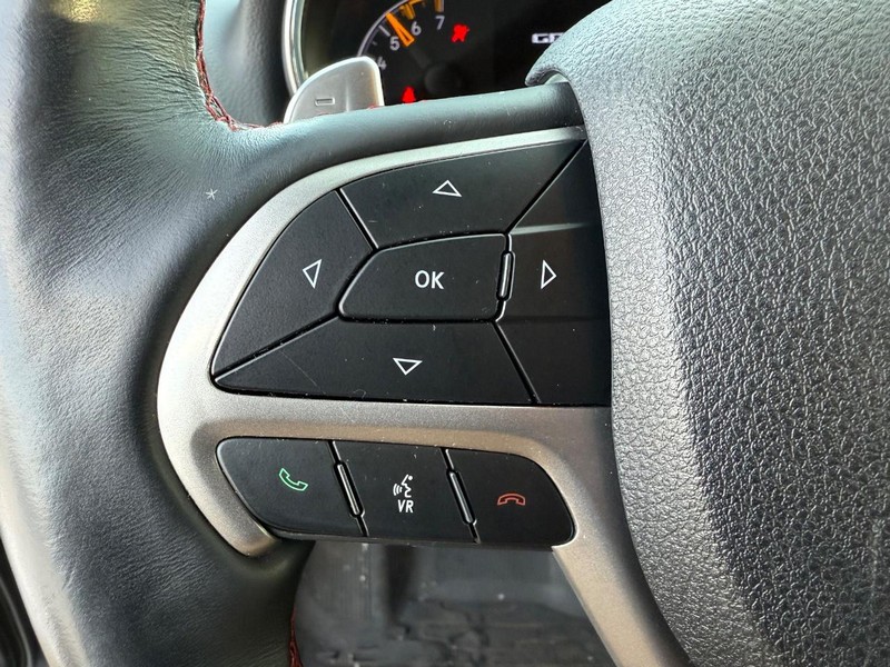 Jeep Grand Cherokee Vehicle Full-screen Gallery Image 19