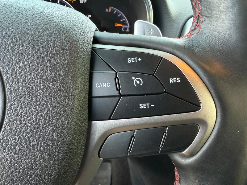 Jeep Grand Cherokee Vehicle Full-screen Gallery Image 20