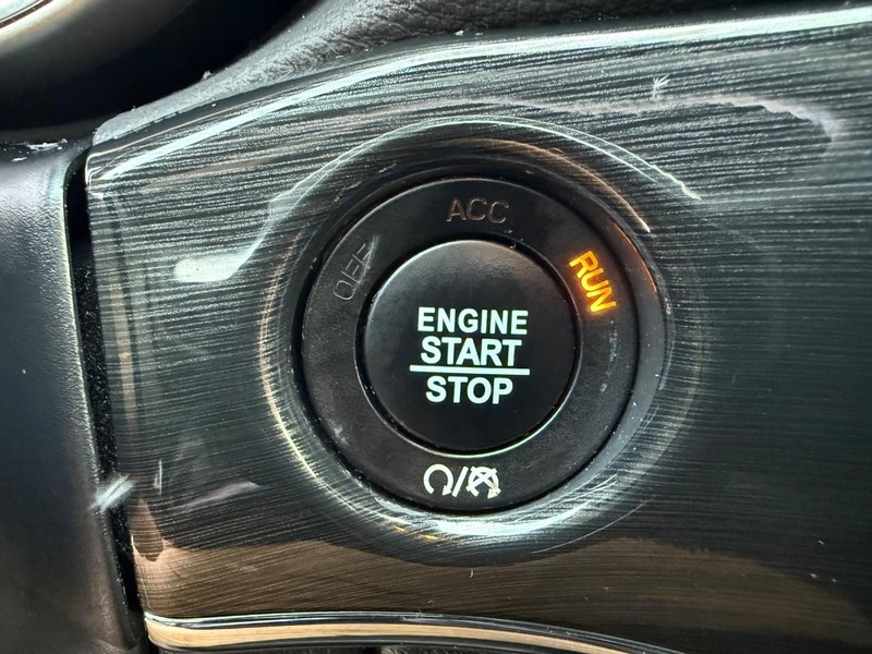 Jeep Grand Cherokee Vehicle Full-screen Gallery Image 21