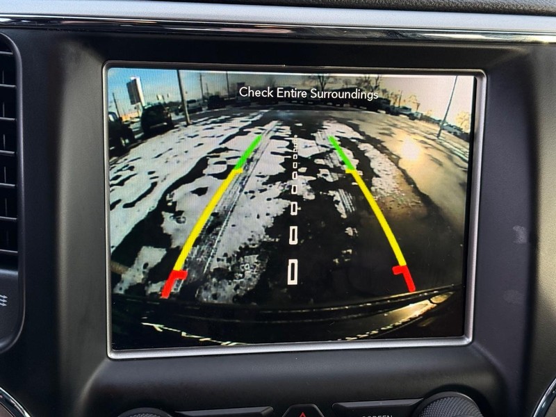 Jeep Grand Cherokee Vehicle Full-screen Gallery Image 22